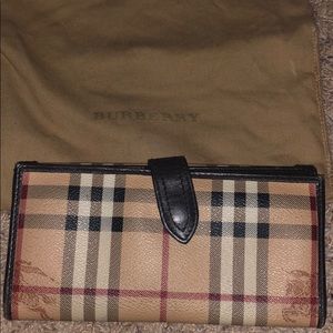 Burberry wallet women